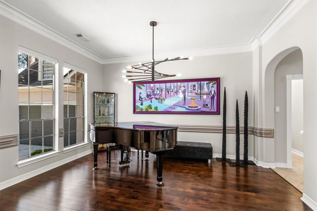 145 W Shore Drive, Montgomery, TX 77356