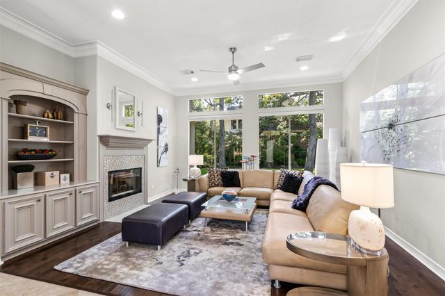 145 W Shore Drive, Montgomery, TX 77356