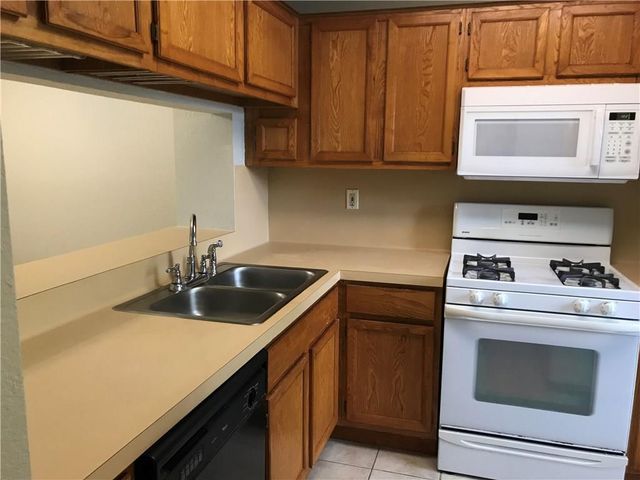 1411 GRACY FARMS LN 16, Austin, TX 78758