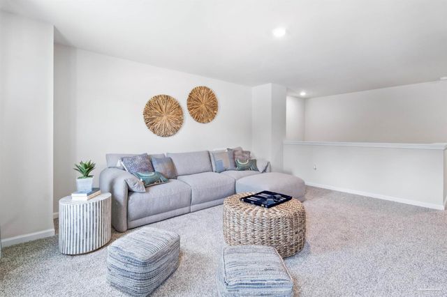 8641 Russellcross Blvd, Pensacola, FL 32507