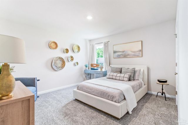 8641 Russellcross Blvd, Pensacola, FL 32507