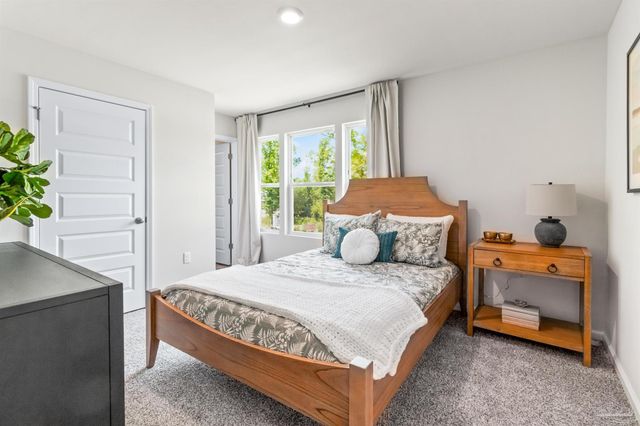 8641 Russellcross Blvd, Pensacola, FL 32507