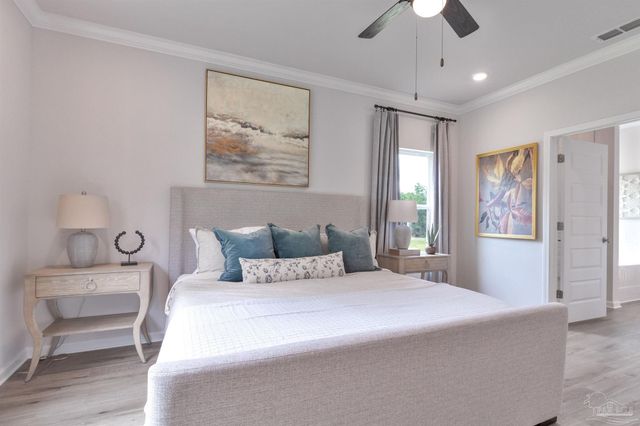 8641 Russellcross Blvd, Pensacola, FL 32507