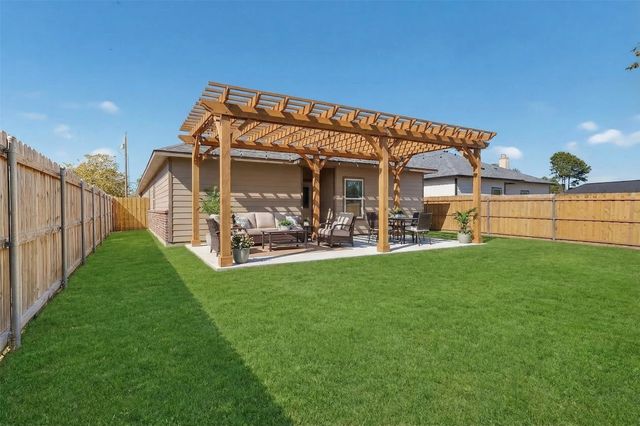 1221 S Rockwall Avenue, Terrell, TX 75160