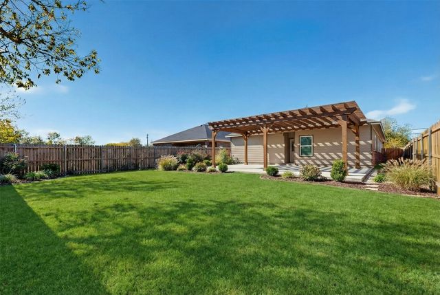 1221 S Rockwall Avenue, Terrell, TX 75160