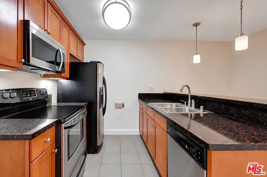 10982 Roebling Avenue 441, Los Angeles, CA 90024 — photo 3