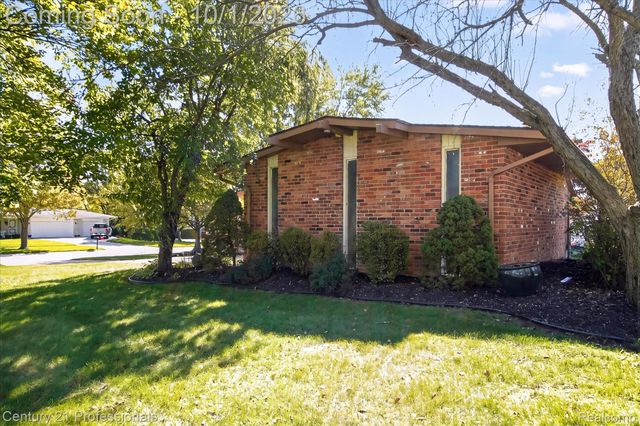 36471 Gardner Street S, Livonia, MI 48152