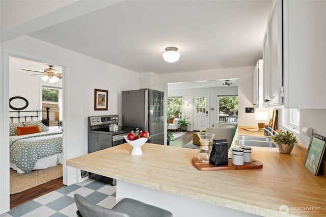 4512 6th Avenue NW, Seattle, WA 98107