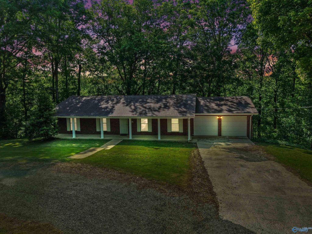 7663 County Road 92, Rogersville, AL 35652