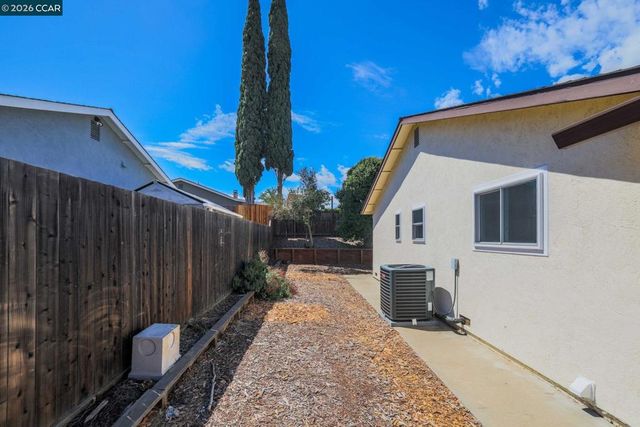 2120 Sugartree Drive, Pittsburg, CA 94565