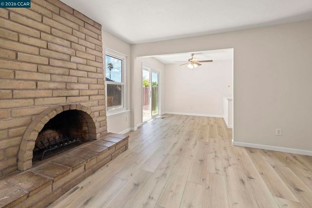 2120 Sugartree Drive, Pittsburg, CA 94565