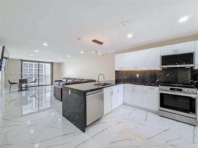 3100 NE 48th St 507, Fort Lauderdale, FL 33308