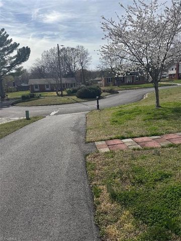 3104 Woodview Drive, High Point, NC 27265