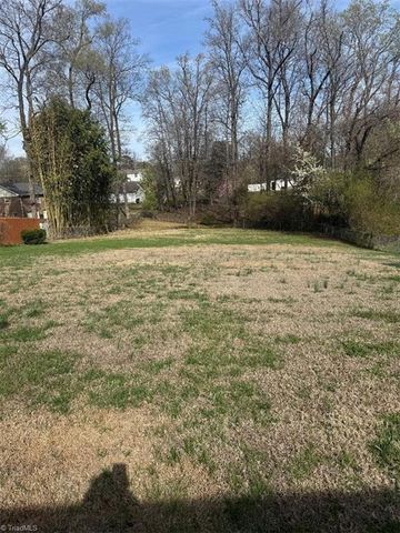 3104 Woodview Drive, High Point, NC 27265