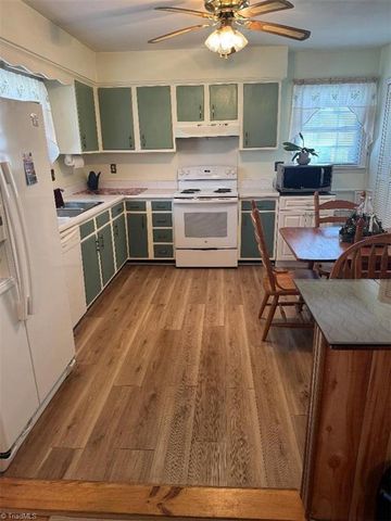 3104 Woodview Drive, High Point, NC 27265