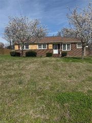 3104 Woodview Drive, High Point, NC 27265