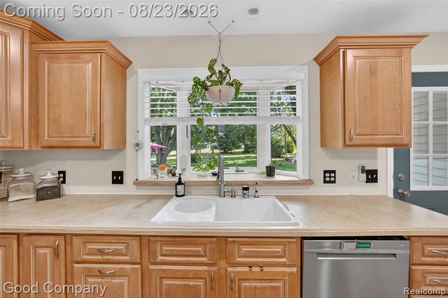 2145 Cole Road, Lake Orion, MI 48362