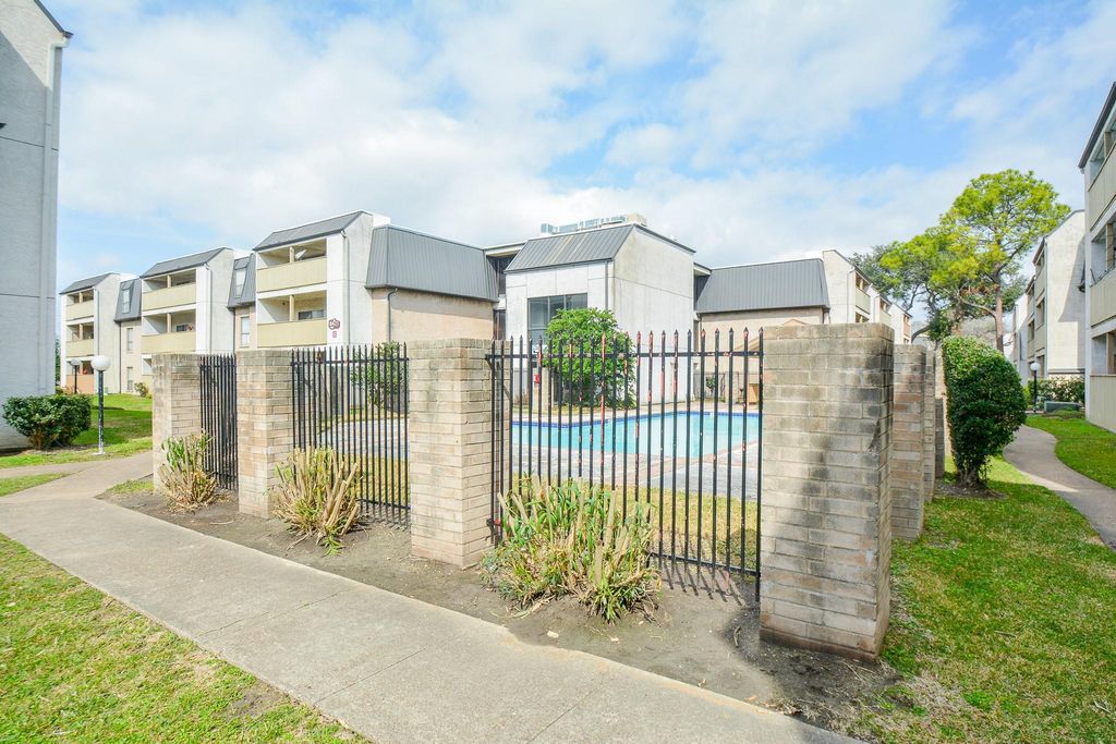 8519 Hearth Boulevard 26, Houston, TX 77054