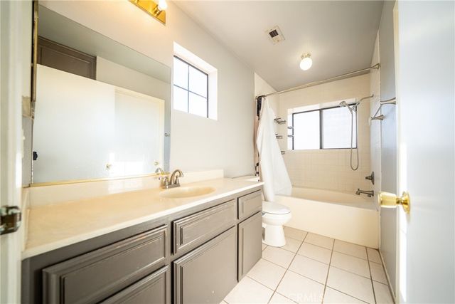 1221 W Avenue H4, Lancaster, CA 93534