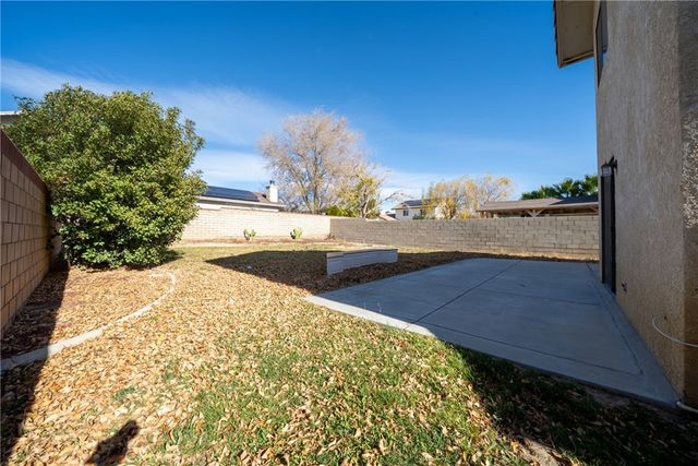 1221 W Avenue H4, Lancaster, CA 93534