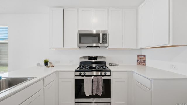 3159 DISPATCH DR, New Braunfels, TX 78130