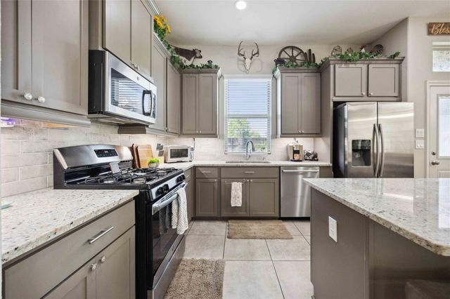 323 Biltmore Loop, Montgomery, TX 77316