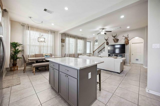 323 Biltmore Loop, Montgomery, TX 77316