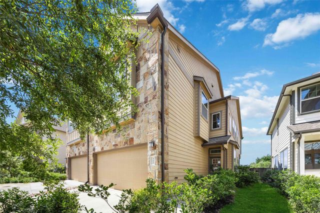 323 Biltmore Loop, Montgomery, TX 77316
