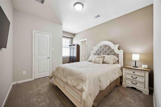 323 Biltmore Loop, Montgomery, TX 77316