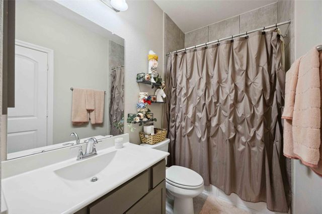 323 Biltmore Loop, Montgomery, TX 77316
