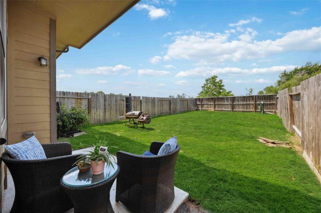 323 Biltmore Loop, Montgomery, TX 77316