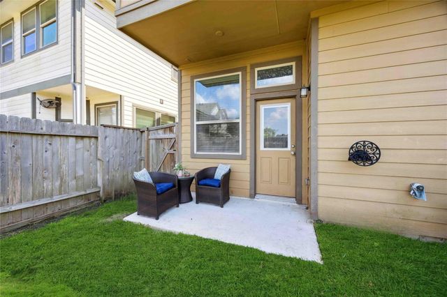 323 Biltmore Loop, Montgomery, TX 77316
