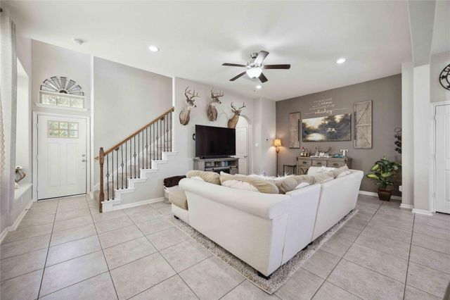 323 Biltmore Loop, Montgomery, TX 77316