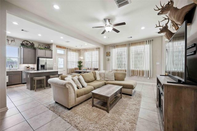 323 Biltmore Loop, Montgomery, TX 77316