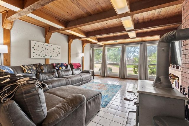 1405 Saber Lane, Weatherford, OK 73096