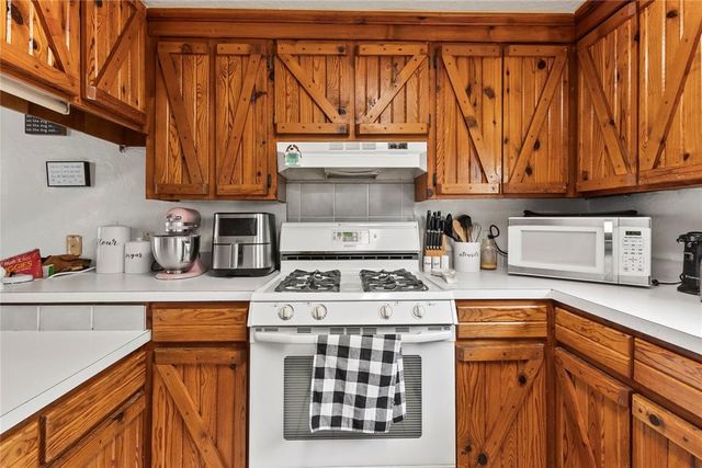 1405 Saber Lane, Weatherford, OK 73096