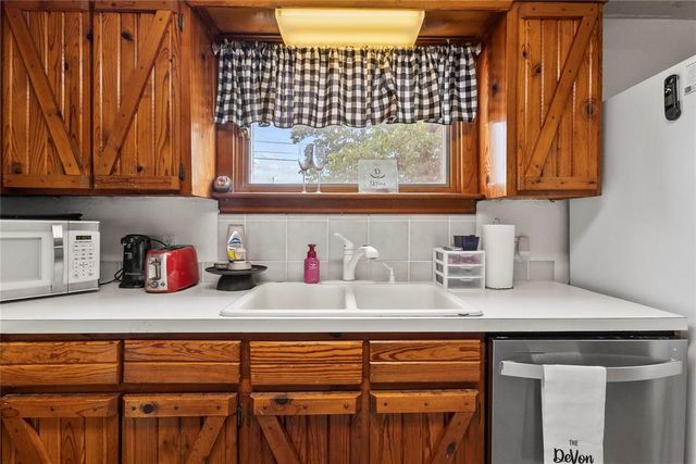 1405 Saber Lane, Weatherford, OK 73096