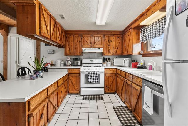 1405 Saber Lane, Weatherford, OK 73096