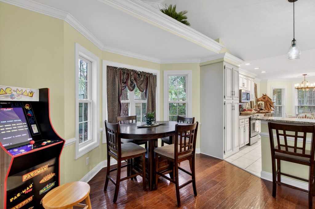 Image 10 of property listing at 139 Charpia Avenue, Summerville, SC 29483