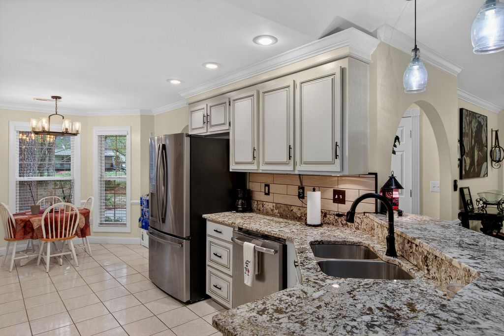 Image 13 of property listing at 139 Charpia Avenue, Summerville, SC 29483