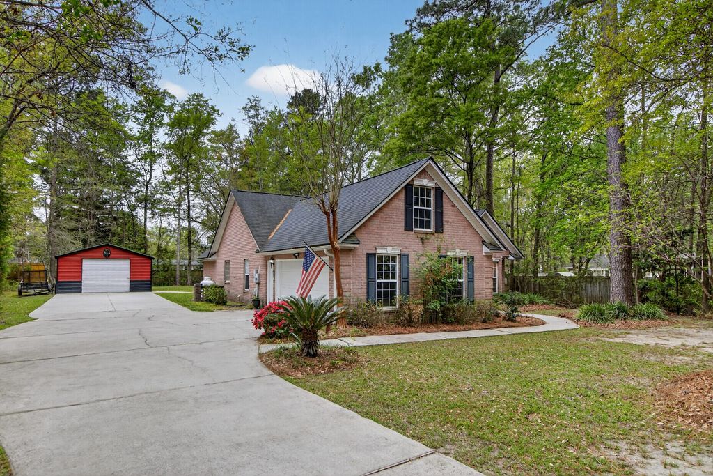Image 38 of property listing at 139 Charpia Avenue, Summerville, SC 29483