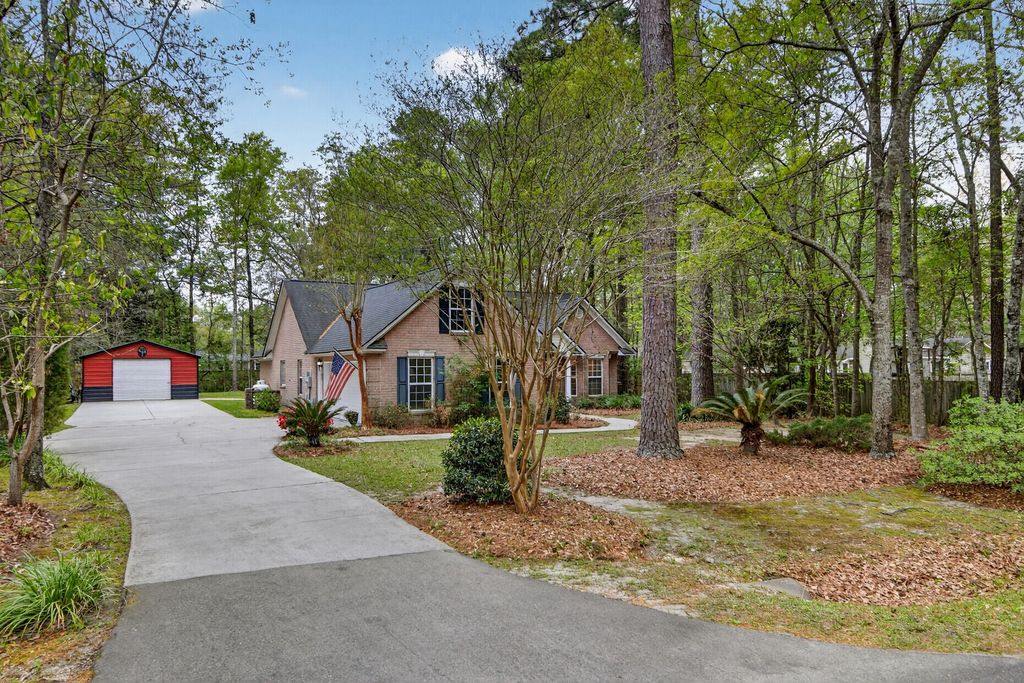 Image 40 of property listing at 139 Charpia Avenue, Summerville, SC 29483