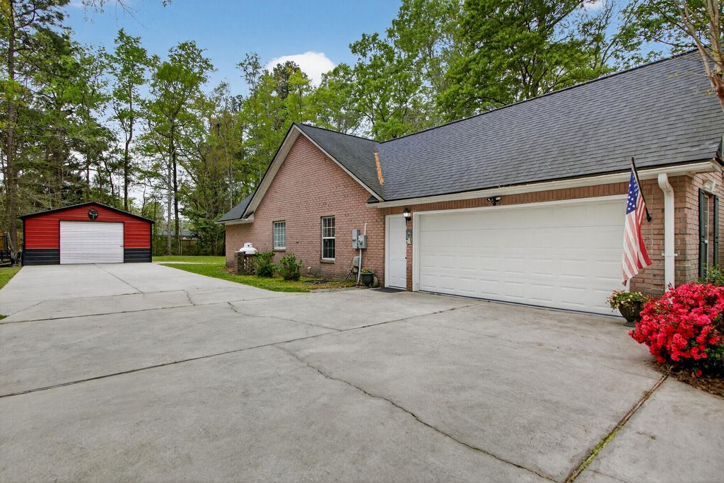 Image 41 of property listing at 139 Charpia Avenue, Summerville, SC 29483