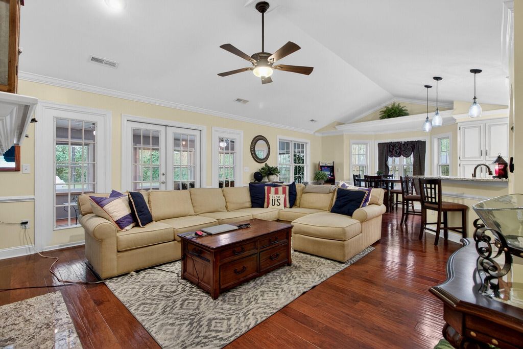 Image 6 of property listing at 139 Charpia Avenue, Summerville, SC 29483