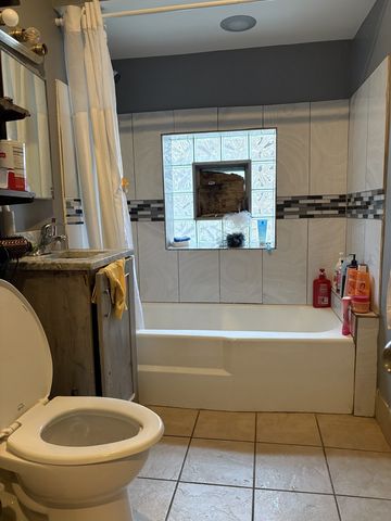 3924 N Sawyer Avenue, Chicago, IL 60618