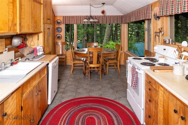 64370 Gallatin Road, Gallatin Gateway, MT 59730