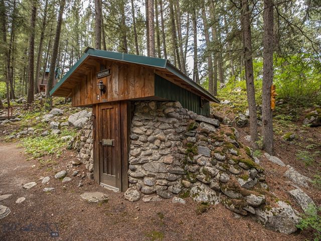 64370 Gallatin Road, Gallatin Gateway, MT 59730