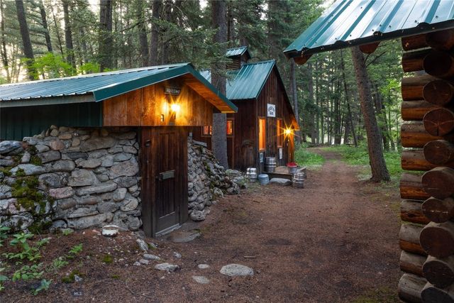 64370 Gallatin Road, Gallatin Gateway, MT 59730