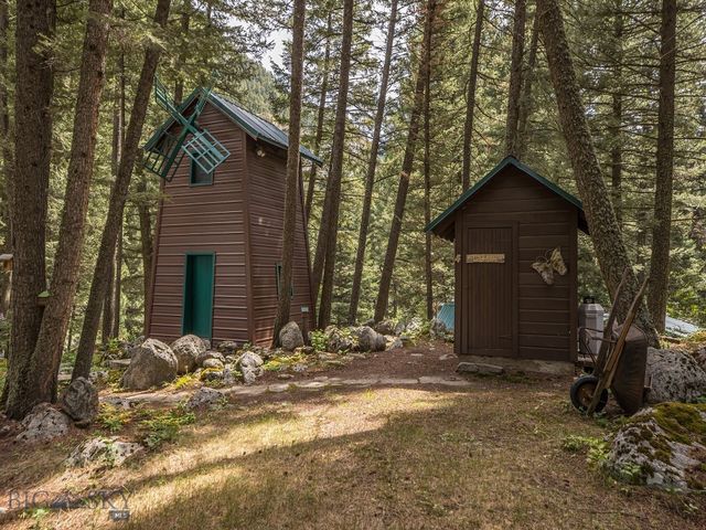 64370 Gallatin Road, Gallatin Gateway, MT 59730