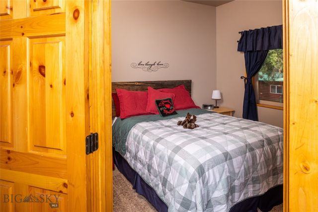 64370 Gallatin Road, Gallatin Gateway, MT 59730